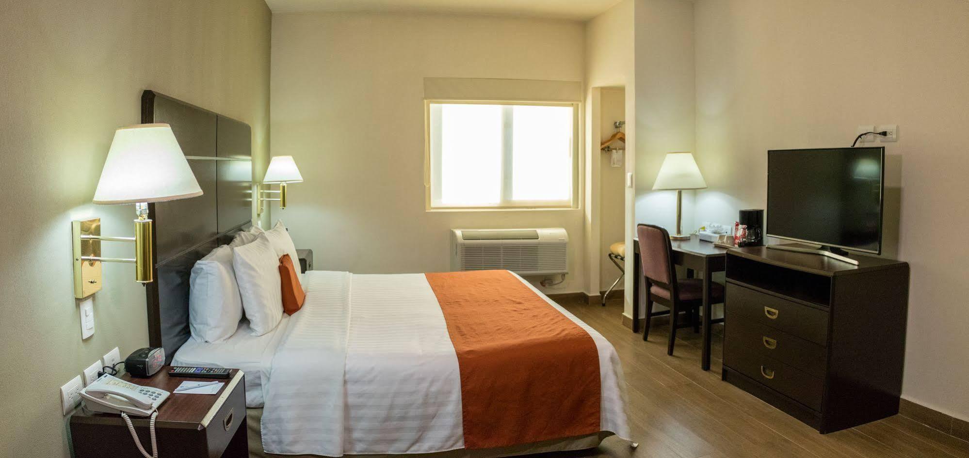 Hotel Plaza Calzada Monterrey Dış mekan fotoğraf