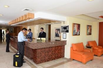 Hotel Plaza Calzada Monterrey Dış mekan fotoğraf